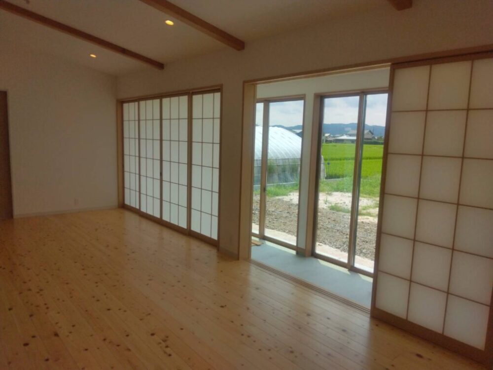 LDKの先に田園が広がり絶景！土間のある3LDKで自然とつながる暮らし