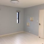 お子様部屋は淡いブルー×ホワイトで可愛い仕上がりに