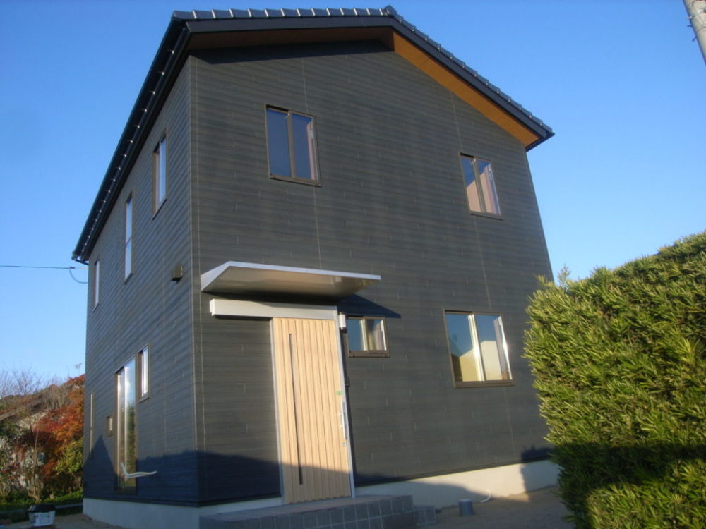 温かみと上質さを両立。無垢の木を使った4LDK・2階建て新築住宅